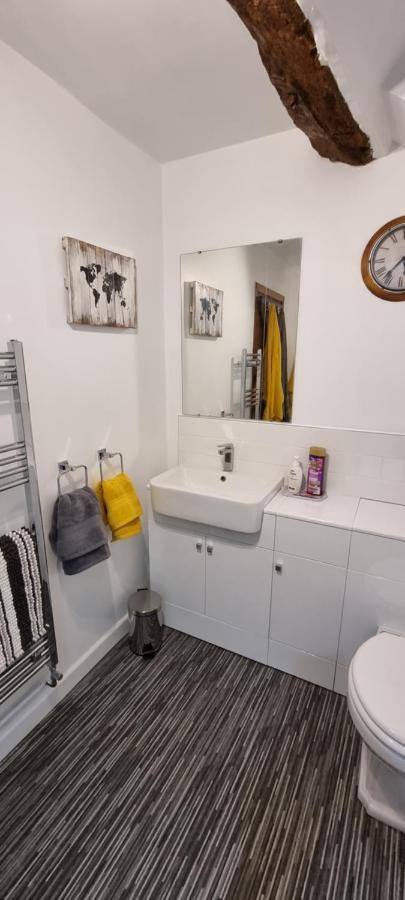 Modern And Spacious 2 Bedroom With Free Parking * Glyn Ceiriog