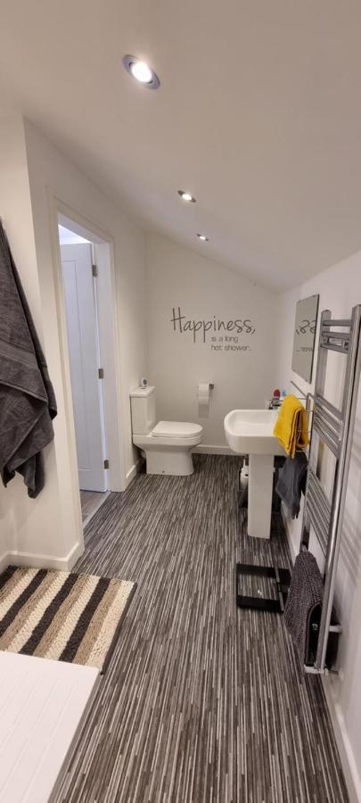 Апартаменты Modern And Spacious 2 Bedroom With Free Parking Glyn Ceiriog
