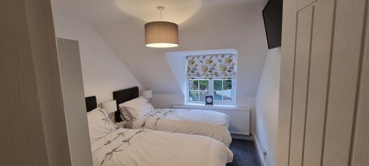 Modern And Spacious 2 Bedroom With Free Parking Glyn Ceiriog