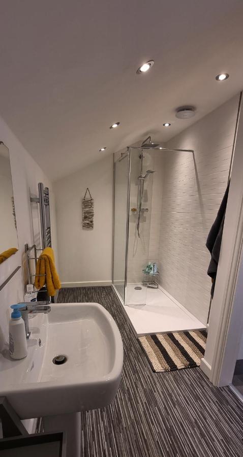 Modern And Spacious 2 Bedroom With Free Parking * Glyn Ceiriog