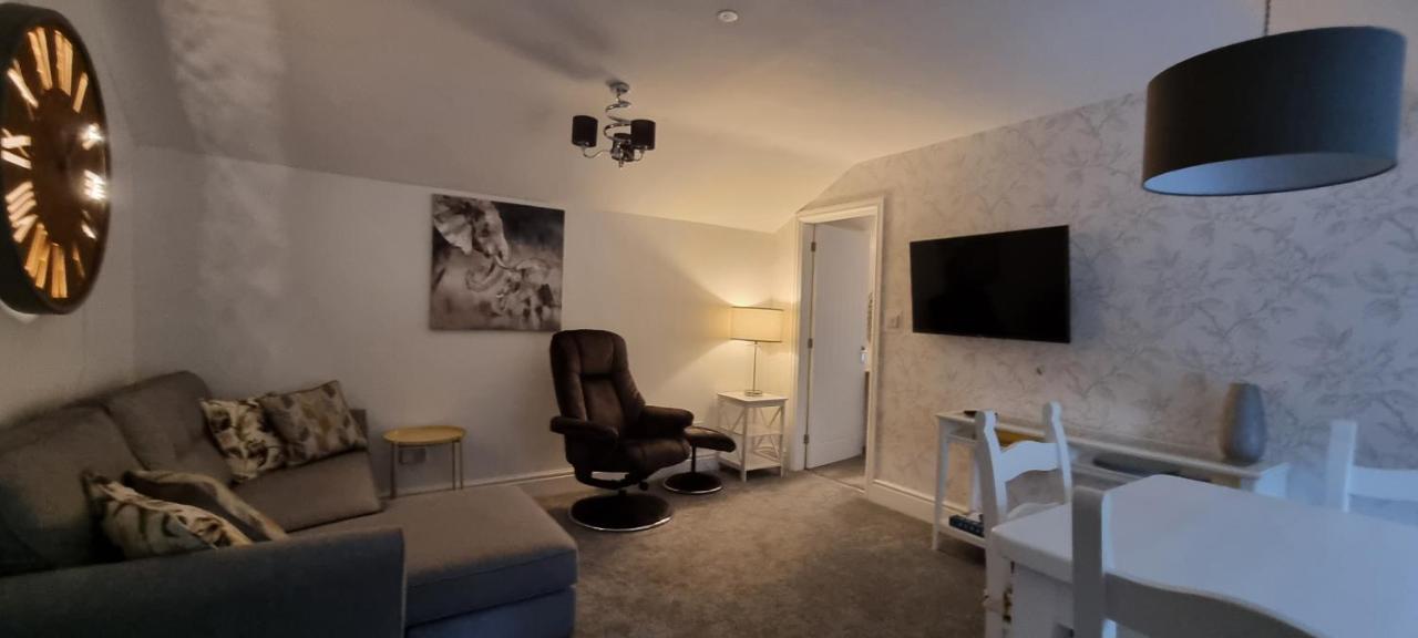 Апартаменты Modern And Spacious 2 Bedroom With Free Parking
