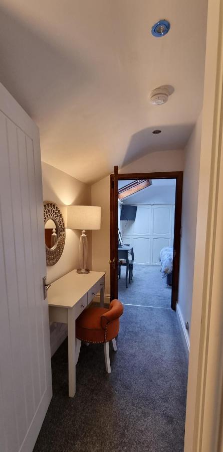 Modern And Spacious 2 Bedroom With Free Parking Glyn Ceiriog