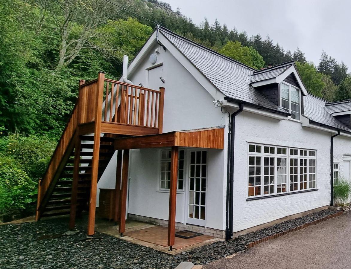 Modern And Spacious 2 Bedroom With Free Parking Glyn Ceiriog